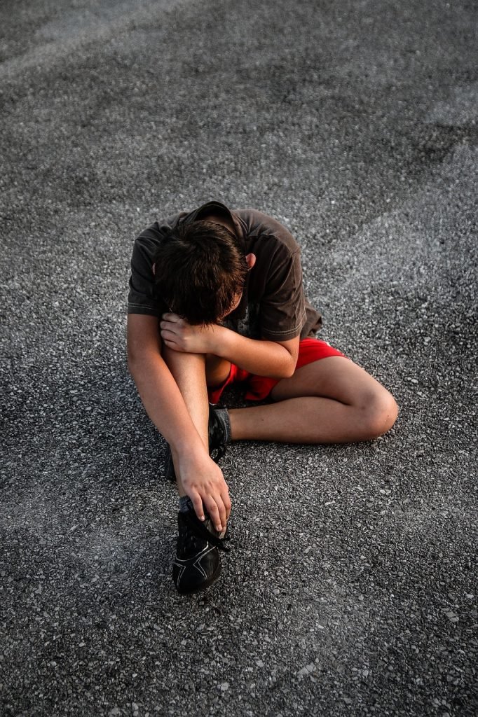 cry, harm, accident pain, suffering, boy, child, a small child, sport, sadness, harm, harm, suffering, suffering, suffering, suffering, suffering